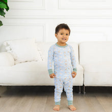 Load image into Gallery viewer, Cozy, classic, and full of outdoor charm, Magnolia Baby’s Duck and Hound Long Pajamas are perfect for peaceful nights and relaxed mornings. Crafted from luxuriously soft 100% Peruvian Pima cotton, this adorable two-piece set features the charming Duck and Hound print for a sweet, countryside-inspired look.