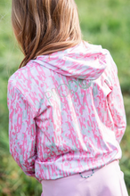 Load image into Gallery viewer, PRODOH Girls' Pro Performance Hoodie T-shirt in Geranium Pink Camo isn't just any hoodie—it's her go-to gear for all things outdoors. From fishing trips with Dad to beach walks with the fam, our Girls' Camo Performance Hoodie is built for big fun and serious sun protection. The lightweight fabric keeps her cool and dry (even after catching frogs or chasing waves), while the UPF 50+ rating gives you peace of mind under the sun. Just the cherry on top of a brand that's all about outdoor traditions a