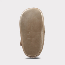 Load image into Gallery viewer, An adorable pair of shoes for the little one - the Amina Crib is simple to style and easy to get on!

• Soft PU Upper
• Canvas Lining
• Hook and Loop Closure
• Canvas Cushion Footbed
• Soft PU Outsole
