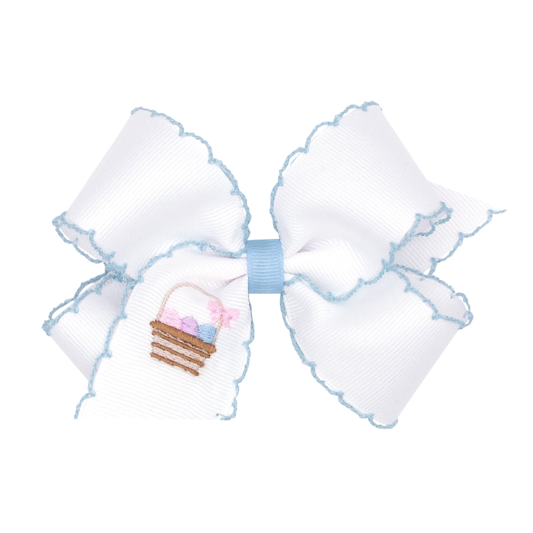 Get ready for Easter with the adorable Easter Basket Embroidered Moonstitch Bow from Wee Ones! This beautiful bow features a white grosgrain ribbon with delicate light blue moonstitch edges, and is adorned with a sweet Easter basket embroidery. Perfect for adding a festive touch to any outfit or Easter basket!