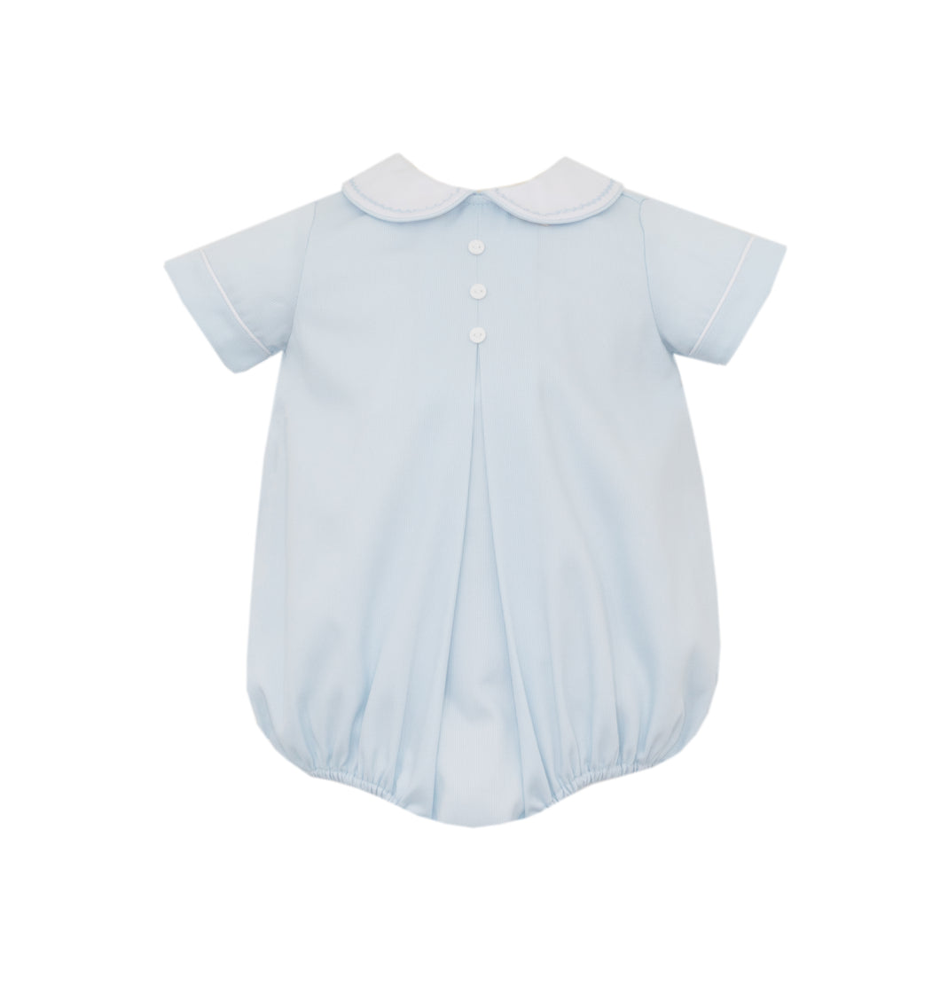 Dress your little man in style with the Harley Pique Boy's Bubble in Mint Blue from Anavini. Made from high-quality pique material, this classic piece features a charming peter pan collar with beautiful embroidery and button accents. Perfect for any occasion, this bubble will make your little one stand out with its timeless design and impeccable details.