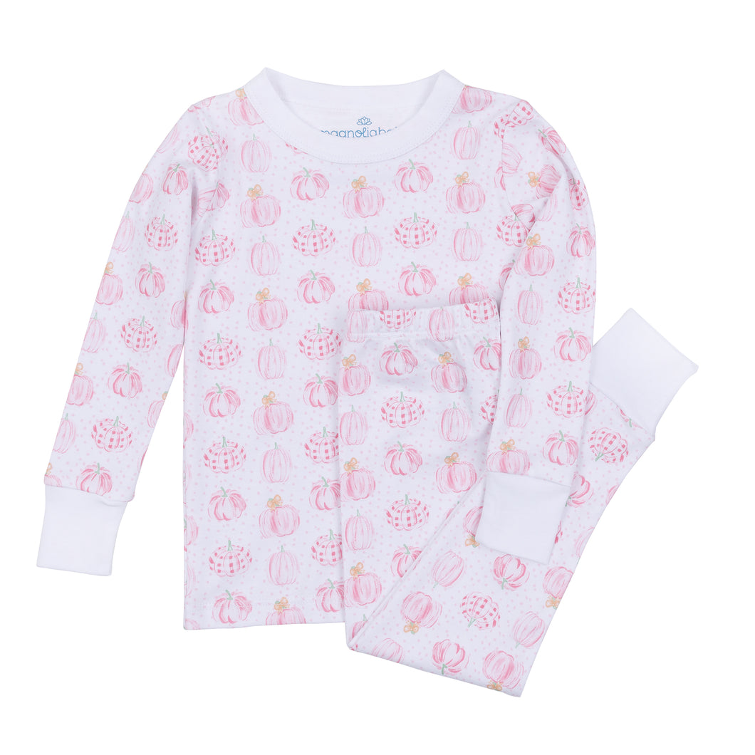 Dress your little one in adorable prints and comfort with the Precious Pumpkins Toddler Long Pajamas from Magnolia Baby. Featuring a charming pink and white pumpkin print, this pajama set is perfect for toddler girls .Ideal for everyday wear or special fall occasions, this pajama set combines adorable style with practical design.