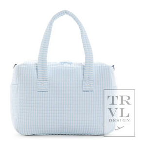 Fit all of your essentials with ease when you carry this perfectly designed&nbsp;Stroller&nbsp;Bag that can be worn as a tote, crossbody, or it can be Velcro onto your stroller.&nbsp; Crafted in a water repellant material, this versatile bag features enough space to hold bottles, blankets, and toys for you and your baby. Built with interior pockets to hold essentials, 2 exterior side slip pockets for bottles, removable straps and is machine washable.