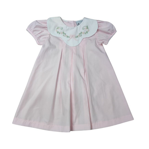 Elevate your little girl's style with our Pink Embroidered Collar Pleat Dress from Delaney! This soft pink dress features an elegant white collar adorned with delicate embroidered greenery and a pink ribbon detail. Perfect for any spring or summer occasion, this dress is an effortless classic that will make her stand out in the best way possible!