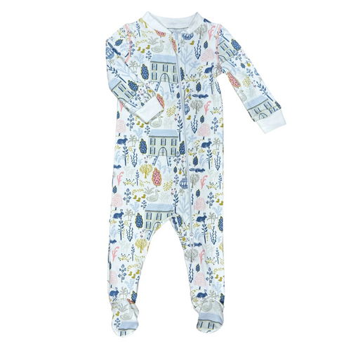 The English Countryside Footed Pajama blends elegance and playful charm, ideal for everyday adventures, imaginative play, and joyful occasions.  

Classic and charming style.
Perfect for playtime, parties, and special moments.
Pima Cotton, Zipped Footie