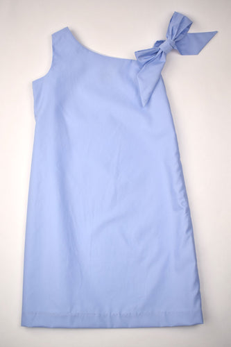 Add a touch of elegance to your little girl's wardrobe with the Periwinkle One Shoulder Bow Dress from Funtasia Too! This knee-length dress features a large bow tie on one shoulder, giving it a unique and stylish look. Perfect for any occasion, it will make her feel confident and beautiful.