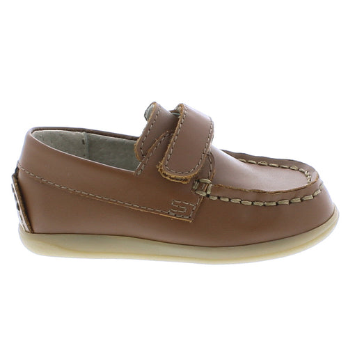 Step up your little one's shoe game with the Footmates Peyton Loafer. Crafted with high-quality leather and a modern hook-and-loop closure, these moccasin loafers are perfect for active kids. The flexible rubber outsole ensures comfort and durability for all-day wear. Upgrade their style and comfort today.