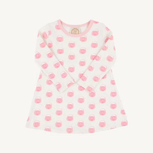 Our Long Sleeve Polly Play Dress is a must have for your little lady! Featuring Vintage Prep Pumpkin Pails with Sand pearl Pink, this play dress is perfect for any plans she may have!

In-Store Purchase Only. Call us at 252-289-9336 or Email us at shopcottontailsnc@gmail.com to order!