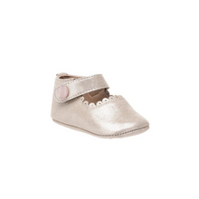 Load image into Gallery viewer, These adorable Mary Jane shoes combine style and comfort for your little one. Featuring soft construction with scalloped edges, extra cushioning in the leather insole, and a breathable lining to keep feet cozy. The supple, natural sheepskin lining adds a luxurious touch. The hook-and-loop strap with a decorative pearled button ensures easy wear. Flexible soles offer support and grip, with a classic Elephantito paw design on the rubber soles.

Soft construction with scalloped edges
Extra cushioning in leathe
