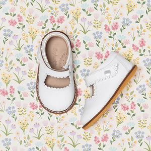 
These stylish shoes are designed to support your child's growing feet with reinforced toes and ankle support. The scalloped edges add a touch of elegance, perfect for any occasion.

Comfort is key with extra cushioned insoles and breathable leather lining to keep your child's feet dry. The natural leather and sheepskin lining provide maximum softness.

The hook-and-loop closure and padded collar ensure a perfect fit, making it easy to get these shoes on.