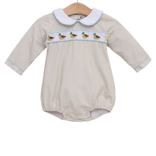 Load image into Gallery viewer, The Mallard Migration Bubble by Trotter Street Kids wraps your little one in timeless charm. Its soft khaki check fabric and crisp white Peter Pan collar highlight the playful mallard design, creating a classic look that feels as delightful as it looks. Perfect for your boy’s adventures!
