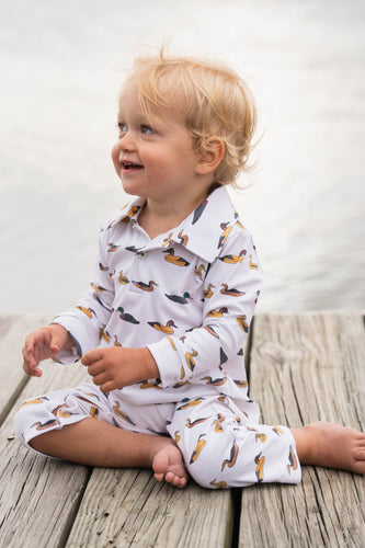 Dress your little one in timeless style with the Infant Boys Mallard Duck Long Sleeve Polo Romper by Saltwater Boys. This adorable romper features a charming mallard duck print and a classic polo design, combining comfort with playful sophistication. Perfect for everyday wear or special outings, it provides cozy coverage and effortless style for your baby boy.