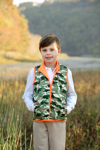 Stay ready for fall adventures with the Boys Delta Valley Vest from The Yellow Lamb. This reversible vest features vibrant orange on one side and woodland camo on the other, offering versatile style for boys who love the outdoors. Lightweight yet warm, it’s perfect for layering during crisp autumn days, keeping your little one comfortable and visible on every trail. Durable and easy to wear, this vest combines practicality with fun, making it an essential piece for active boys this season.