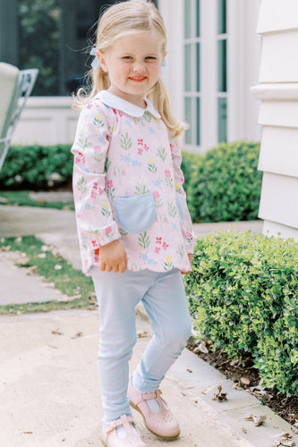 The English Garden Long Sleeve Tunic Set from The Proper Peony combines comfort and charm with its soft knit fabric and vibrant pastel floral print on a gentle pink background with coordinating periwinkle scalloped leggings. Featuring a delicate scalloped white collar, this set adds a touch of casual elegance to your girl's wardrobe, perfect for everyday wear or special occasions.