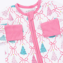 Load image into Gallery viewer, Angel Dear’s Bow Trellis Tree zipper footie and convertible romper blends cozy comfort with festive charm. Soft, adorable, and easy to wear, it keeps little ones snug while celebrating the season in sweet style. Perfect for joyful moments and cozy snuggles this Christmas!

NB, 0-3m, 3-6m is a 2 Way Zipper Footie

6-12m, 12-18m is a Convertible Romper
