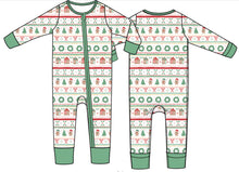 Load image into Gallery viewer, Angel Dear’s Gingerbread Fair Isle Green footie brings joyful holiday spirit in soft, cozy fabric. The two-way zipper ensures easy changes, while the convertible design grows with your baby, offering comfort and festive charm throughout the season. Perfect for memorable Christmas moments!

