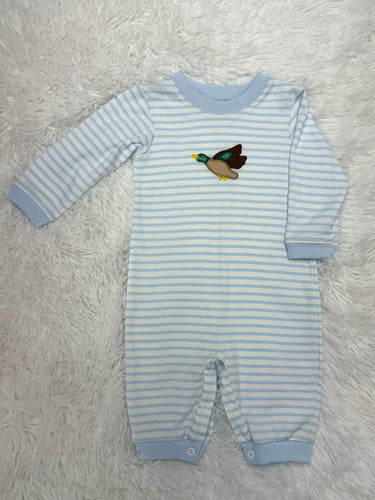 The Infant Boys Mallard Luke Bubble by Zuccini Kids combines comfort and charm in a soft light blue knit romper. Featuring an adorable mallard duck applique, this long-sleeve outfit is perfect for keeping your little one cozy while adding a playful touch to their wardrobe. Its gentle fabric ensures all-day comfort, making it an ideal choice for everyday wear or special outings. Elevate your baby's style with this irresistibly cute and practical romper.