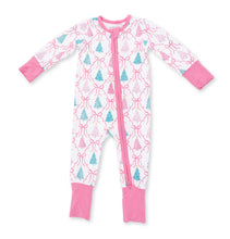 Load image into Gallery viewer, Angel Dear’s Bow Trellis Tree zipper footie and convertible romper blends cozy comfort with festive charm. Soft, adorable, and easy to wear, it keeps little ones snug while celebrating the season in sweet style. Perfect for joyful moments and cozy snuggles this Christmas!

NB, 0-3m, 3-6m is a 2 Way Zipper Footie

6-12m, 12-18m is a Convertible Romper
