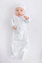 Load image into Gallery viewer, Wrap your newborn in the soft luxury of Pima cotton with this Adorable Everyday Gown &amp; Hat by The Beaufort Bonnet Company . The timeless toile print in Beale Street Blue or Hamptons Hot Pink brings classic charm to every moment. A perfect, heartfelt gift for your little one’s first days!
