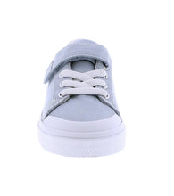 Load image into Gallery viewer, Introducing Footmates Jordan in Dusty Blue, the perfect canvas shoe loved by moms and kids alike. With its Velcro closure, this Footmates shoe is both stylish and convenient, making it a favorite for all ages. Add it to your shoe collection today!
