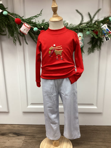 Dress your little one in holiday style with the Boys Appliqué Reindeer Pant Set from Squiggles! This festive set includes a long sleeve red tee with a charming reindeer appliqué and coordinating light blue and white knit pants. Perfect for keeping your toddler comfy and looking cute all season long!