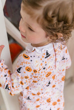 Load image into Gallery viewer, Celebrate Halloween magic with the Pink Casper Bubble by The Proper Peony! This charming bubble features a whimsical pink print and a delicate white ruffled collar, making your little girl’s festive moments adorable and unforgettable. Ready to enchant every Halloween celebration!

