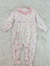 Load image into Gallery viewer, Celebrate your baby girl’s charm with the Pink Coquettes Pima Romper by Baby Loren. Crafted from soft Pima cotton, its delicate pink ruffle collar and bow print create an irresistibly sweet look, while the pink piping adds a timeless touch of elegance.

 
