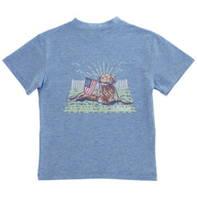 Load image into Gallery viewer, The J Bailey Boys Retriever on Heathered Blue Tee combines Southern charm with everyday comfort. This soft cotton-blend tee features a cheerful retriever clutching the US flag, perfect for young dog lovers and outdoor enthusiasts. Ideal for weekend adventures, casual play, and warm-weather style.
