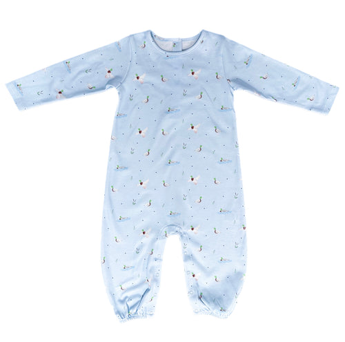 The Mallard Knit Jackson Long Bubble by James & Lottie brings timeless charm to your infant boy's wardrobe with its classic mallard duck print on a soft light blue background. Designed for comfort and style, this playful romper is perfect for everyday adventures, keeping your little one cozy while looking effortlessly adorable. Upgrade your baby's outfit collection with this delightful, easy-to-wear piece that balances fun and tradition.