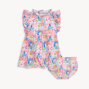 Experience the beauty of spring in our Lily Vibrant Floral Dress from Magnetic Me. Featuring a stunning floral pattern, cute puffy sleeves, and a charming tiered skirt, this dress is perfect for your little one. Plus, smaller sizes come with a convenient diaper cover.