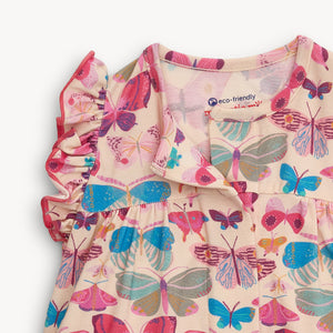 Just in time for Spring- Girl's Flutter Romper from Magnetic Me! This infant girl's outfit from Magnetic Me is designed with a vibrant butterfly pattern. Experience the convenience and ease of dressing your little one with Magnetic Me for every day wear this Spring season!