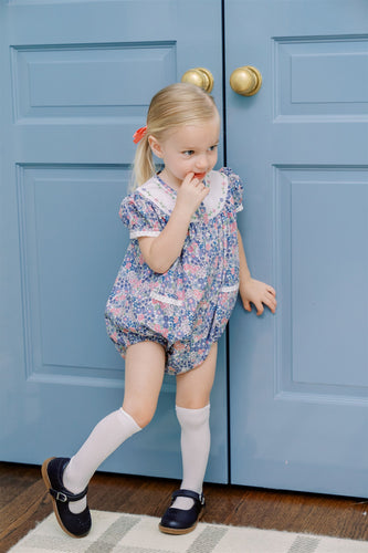 We adore this sophisticated dress in our all-new Prairie cottage-inspired print. Jovial and very classic! Big sister dress match available!

Matching girl dress
Model is wearing 24m
Wash on cold
Pair with our white or pink knit sweater