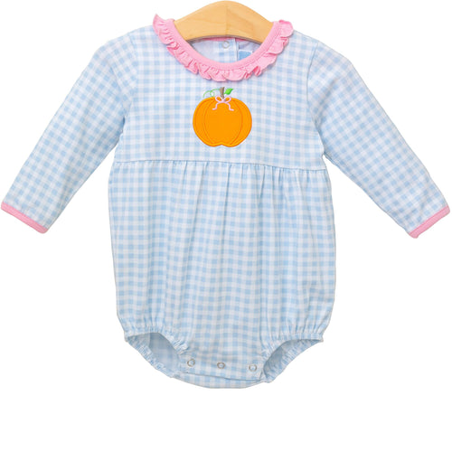 Dress your little one in charming style with the Infant Girls Long Sleeve Pumpkin Ruffle Bubble from Trotter Street Kids. This adorable bubble features a blue and white gingham boys adorned with playful appliqué pumpkin and delicate ruffles, adding a sweet seasonal touch. 