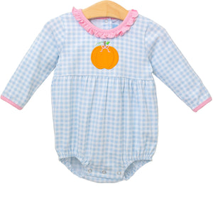 Dress your little one in charming style with the Infant Girls Long Sleeve Pumpkin Ruffle Bubble from Trotter Street Kids. This adorable bubble features a blue and white gingham boys adorned with playful appliqué pumpkin and delicate ruffles, adding a sweet seasonal touch.&nbsp;