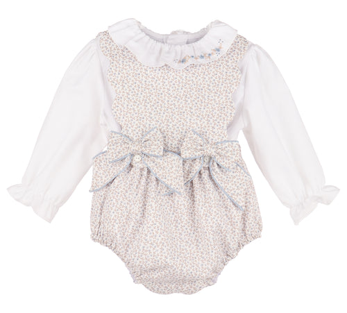 Dress your little one in timeless charm with the Floral Blooms Girl Overall Bubble by Sophie & Lucas. This khaki and blue overall features delicate bow accents that add a sweet touch, paired perfectly with a ruffle-collared shirt detailed with intricate embroidery. Combining classic style and thoughtful design, it ensures both comfort and an adorable look for any occasion.