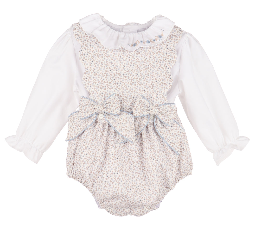 Dress your little one in timeless charm with the Floral Blooms Girl Overall Bubble by Sophie & Lucas. This khaki and blue overall features delicate bow accents that add a sweet touch, paired perfectly with a ruffle-collared shirt detailed with intricate embroidery. Combining classic style and thoughtful design, it ensures both comfort and an adorable look for any occasion.