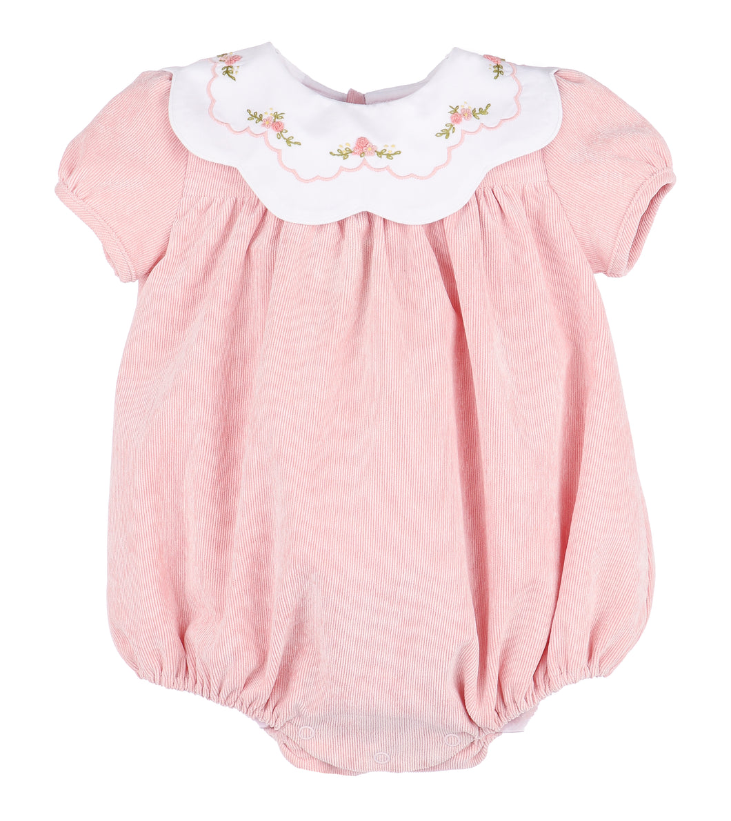 Dress your little one in cozy charm with the Floral Corduroy Scallop Bubble in Pink from Sophie & Lucas. Crafted from soft pink corduroy, this short-sleeve bubble features a delicate scalloped collar adorned with floral embroidery, adding a timeless touch. Perfect for fall, it combines classic style with gentle comfort, making it an irresistible choice for your youngest's wardrobe.