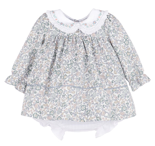 Dress your little one in the charming Bouncy Blooms Float Dress from Sophie & Lucas. This delicate floral dress features an embroidered Peter Pan collar with ruffles, adding a sweet touch to every twirl. The coordinating bloomers provide comfort and ease for infants to toddler girls. Perfect for fall outings, its soft, breathable fabric and enchanting floral print make it a delightful choice for special moments and everyday wear.