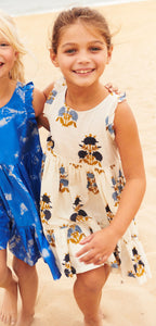 Inspire her inner fashionista with Pink Chicken's Girls Kelsey Dress in White Flowerette! The cream background and blue/gold floral print, along with the detailed ruffle sleeve, create a chic a-line silhouette that will make her stand out. Perfect for any occasion, she'll feel confident and stylish in this dress!