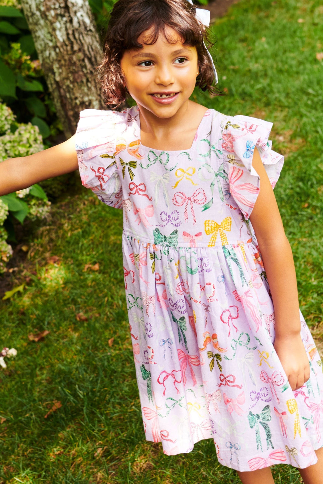 Effortlessly chic and stunning, our Girls Elsie Dress in Lavender Watercolor Bows from Pink Chicken will make your little one stand out in any crowd. The delicate flutter sleeves and charming mix of bows add a touch of elegance to the playful a-line silhouette. Perfect for any occasion, this dress will be a favorite in her wardrobe.