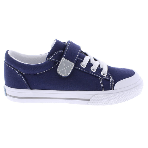 Introducing Footmates Jordan in Navy, the perfect canvas shoe loved by moms and kids alike. With its Velcro closure, this Footmates shoe is both stylish and convenient, making it a favorite for all ages. Add it to your shoe collection today!