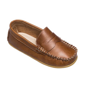 The Alex Driver combines sporty comfort and polished chic for your little boy. Crafted from premium leather and lined with natural sheepskin, these shoes offer softness, protection, and moisture absorption. The lightweight, flexible rubber outsole ensures durability. Cushioned insoles made from recycled leather and Bontex add support. Featuring a diamond-shaped cutout and hand-sewn stitching, these shoes are perfect for any occasion. Made in Peru with fair trade practices, they ensure ethical craftsmanship.