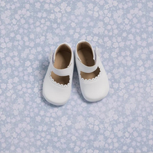 Load image into Gallery viewer, These adorable Mary Jane shoes combine style and comfort for your little one. Featuring soft construction with scalloped edges, extra cushioning in the leather insole, and a breathable lining to keep feet cozy. The supple, natural sheepskin lining adds a luxurious touch. The hook-and-loop strap with a decorative pearled button ensures easy wear. Flexible soles offer support and grip, with a classic Elephantito paw design on the rubber soles.

Soft construction with scalloped edges
Extra cushioning in leathe
