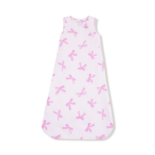 Wrap your little one in cozy luxury with the Pretty Bows Sleep Sack from Angel Dear. Crafted from ultra-soft ribbed modal fabric. This breathable, silky-smooth material gently hugs baby’s skin, ensuring peaceful naps and restful nights. The perfect safe alternative to loose blankets for worry-free sleep.