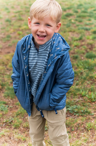 Introducing the ultimate boys puffer jacket from PRODOH! Keep your little one warm in style with this classic blue hooded design. Perfect for toddlers to tweens, this jacket will keep them cozy and stylish throughout the colder months.&nbsp;