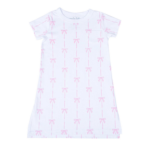 Drift into sweet dreams with the Girls Amelia's Classics Nightdress, made from 100% luxurious Pima Cotton for the softest touch on delicate skin. Featuring a charming pink ribbon print paired with delicate picot trim on the neckline and sleeves, this nightdress combines comfort with timeless style. A practical chest pocket adds a lovely finishing touch. Perfect for cozy bedtime moments, it wraps your child in classic sweetness every night.