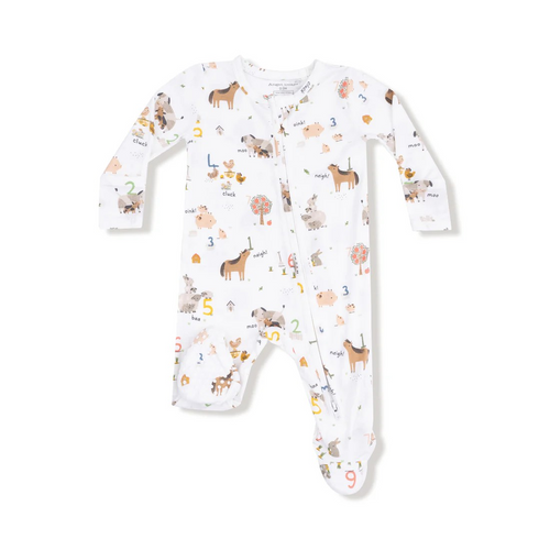 Angel Dear’s Farm Sounds 2-Way Zipper Footie is crafted from luxuriously soft bamboo fabric and adorned with charming farm animals and their sounds. This cozy footie is an ideal choice for your little one who adores farm adventures and comfort all day long.