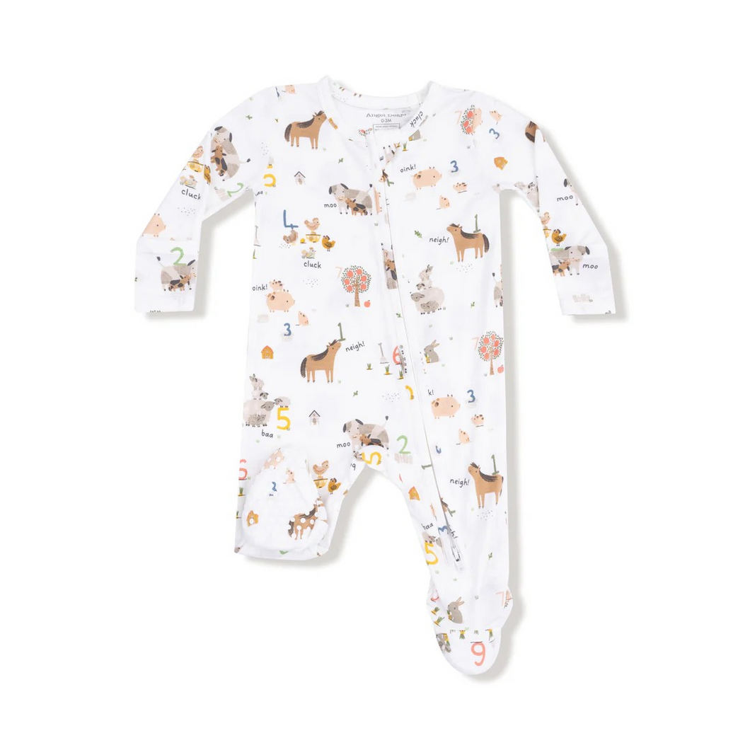 Angel Dear’s Farm Sounds 2-Way Zipper Footie is crafted from luxuriously soft bamboo fabric and adorned with charming farm animals and their sounds. This cozy footie is an ideal choice for your little one who adores farm adventures and comfort all day long.