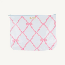 Load image into Gallery viewer, The Duchess Ditty Bag in Belle Meade Bow with Buckhead Blue is perfect for storing your belongings while at the beach or relaxing by the pool! Perfect to slip into a diaper bag and keep everything organized! Wipeable material.&nbsp;

Dimensions:&nbsp;9&quot; x 12&quot;&nbsp;
