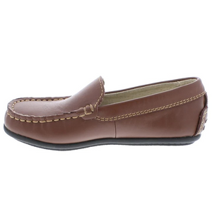 This slip-on loafer in classic chestnut color is perfect for any occasion. Made with leather and designed for boys up to size Youth 5, the Footmates Brooklyn Loafer provides both style and comfort. Easy and versatile, these shoes will quickly become a go-to for any young boy.